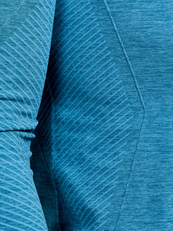 1911157-676000_CORE Dry Active Comfort LS M_Closeup4.jpg